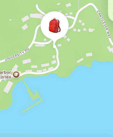 Recurso Buscar em uso, mostrando a localização da mochila de uma pessoa em um mapa