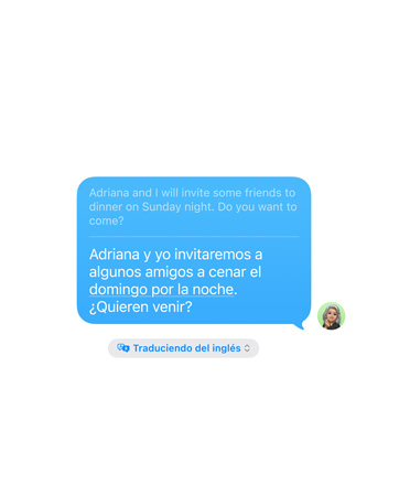 Traducción en Vivo en Mensajes, con el mensaje “Adriana y yo vamos a invitar a algunos amigos a cenar el domingo por la noche. ¿Os animáis a venir?” traducido automáticamente del inglés