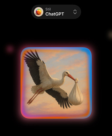 Image Playground mit einem Dropdown-Menü am oberen Rand, in dem der Stil: ChatGPT ausgewählt ist, und mit dem Bild eines fliegenden Storchs, der ein Baby in einem Bündel trägt.