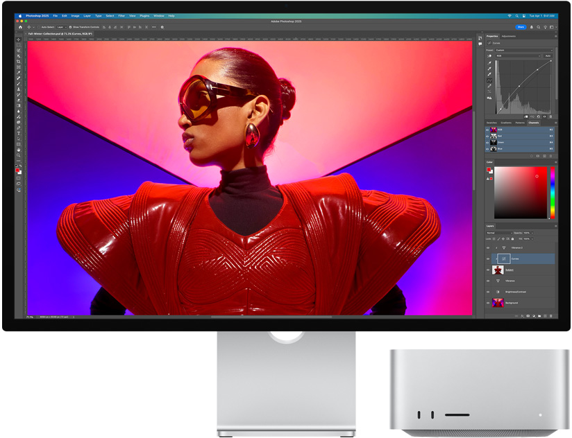 Studio Display 和 Mac Studio 一同展示，正使用 Adobe Photoshop