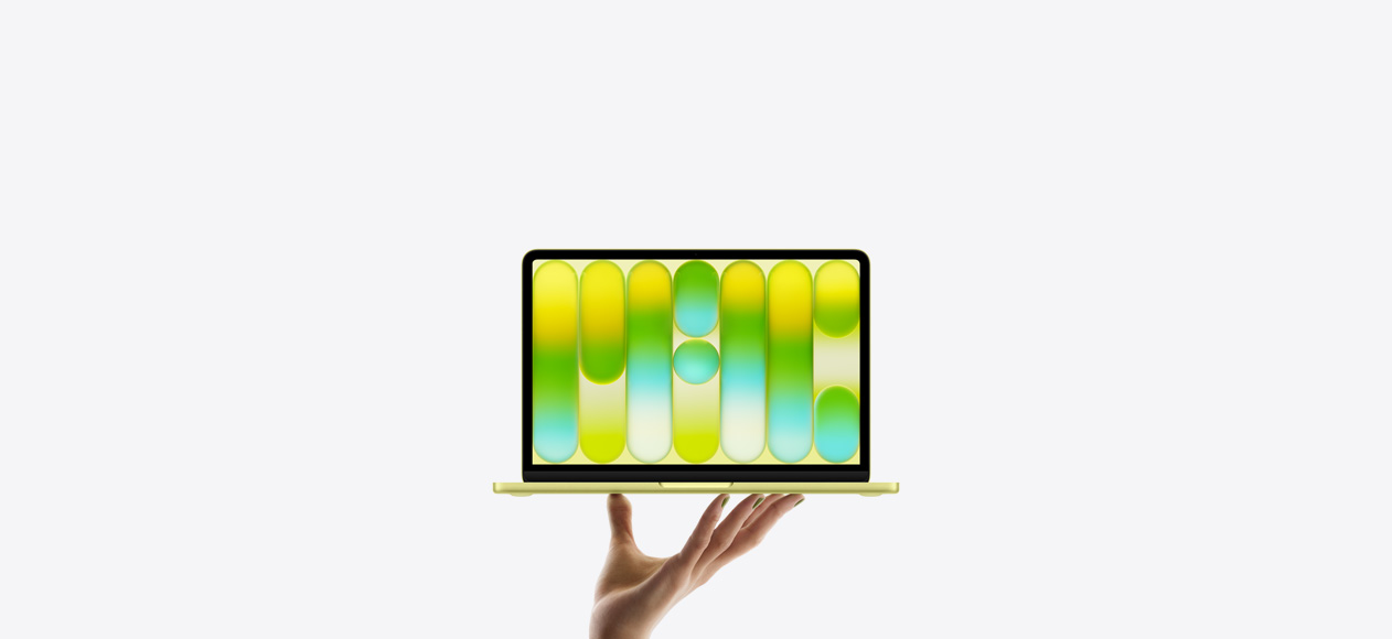 橘黃色 MacBook Neo 平穩輕托於攤開手掌的指尖上，螢幕顯示色彩斑爛的抽象圖案