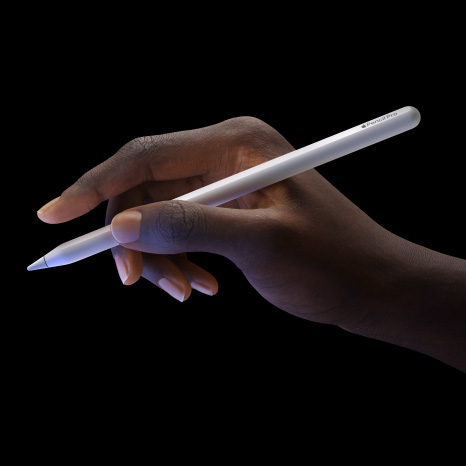 Egy felhasználó Apple Pencil Prót használ, bemutatva a duppla koppintást