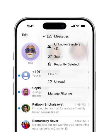 Ein iPhone; die oberen zwei Drittel des Displays zeigen die Nachrichten App mit der neuen Filterfunktion, die jetzt unbekannte Nummern in einen Abschnitt namens „Unbekannte Absender:innen“ sortiert.